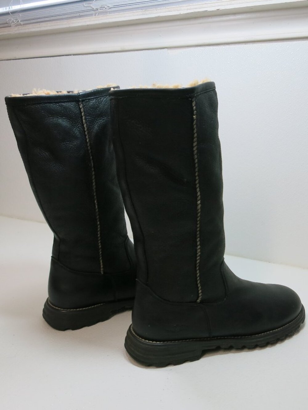 UGG Australia Women’s Hudson Shearling-Lined Water-Resistant Leather Boots Sz 10 - Picture 4 of 6